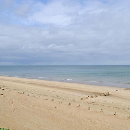 Hollyhocks Villa Walcott  Bagian luar foto